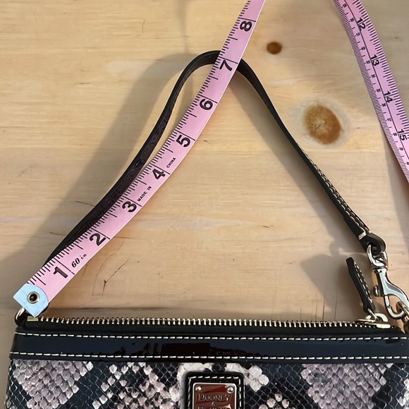 Dooney & Bourke Black Patent Leather & Snakeskin Wristlet. New without tags - Picture 8 of 9
